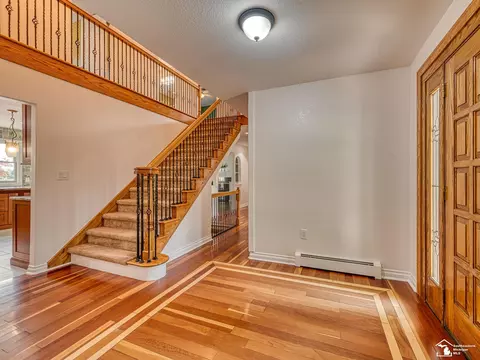 Entry Way - 250 E Temperance, Temperance, MI 48182 photo 8 of 12