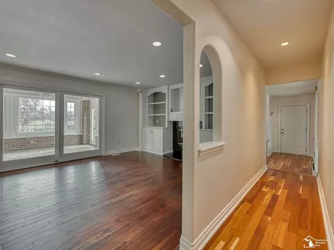 Entry Way - 250 E Temperance, Temperance, MI 48182 photo 5 of 12