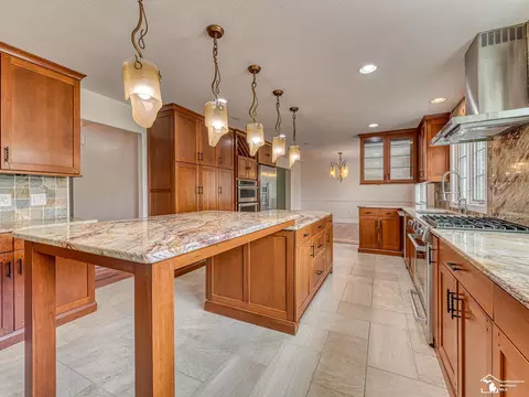 Kitchen - 250 E Temperance, Temperance, MI 48182 photo 2 of 8