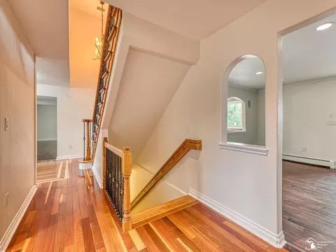 Entry Way - 250 E Temperance, Temperance, MI 48182 photo 6 of 12