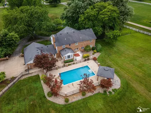 View/Area - 250 E Temperance, Temperance, MI 48182 photo 5 of 6