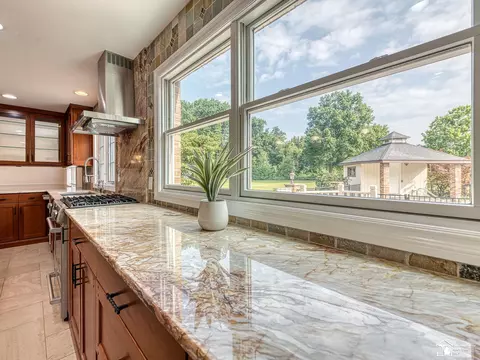 Kitchen - 250 E Temperance, Temperance, MI 48182 photo 3 of 8