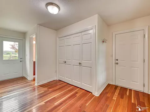 Entry Way - 250 E Temperance, Temperance, MI 48182 photo 2 of 12
