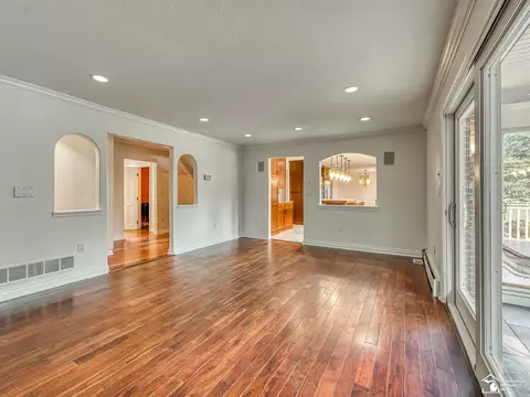 Living - 250 E Temperance, Temperance, MI 48182 photo 3 of 11