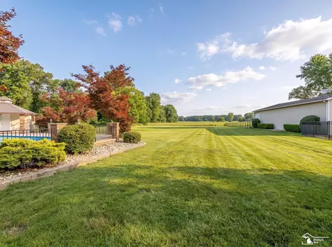 Exterior - 250 E Temperance, Temperance, MI 48182 photo 17 of 21
