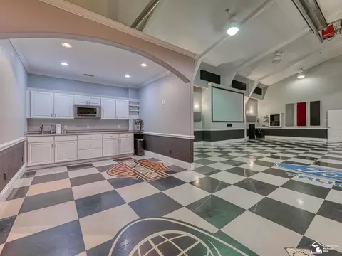 Kitchen - 250 E Temperance, Temperance, MI 48182 photo 7 of 8