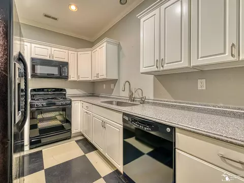 Kitchen - 250 E Temperance, Temperance, MI 48182 photo 8 of 8