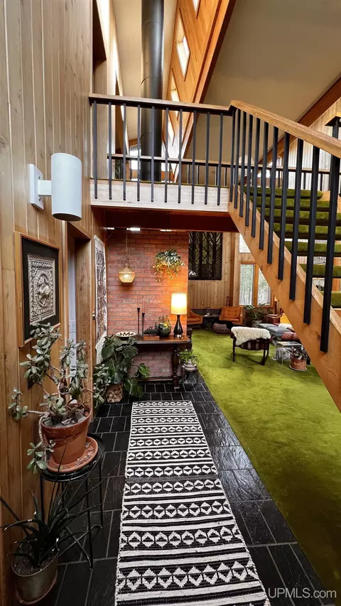 Entry Way - 770 Mather, Ishpeming, MI 49866 photo 4 of 8