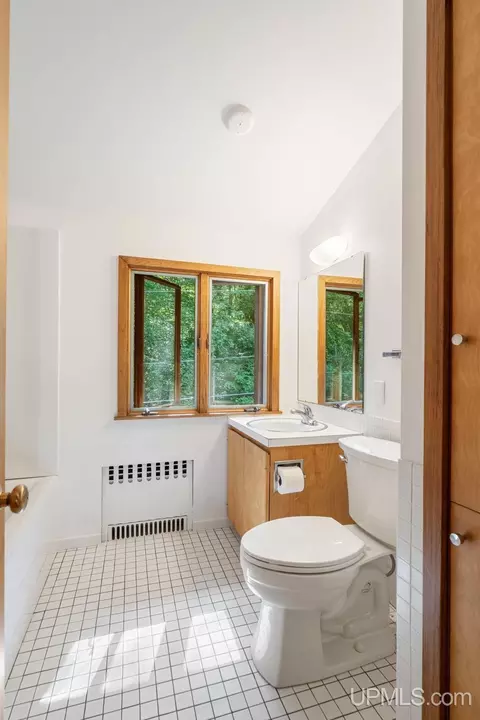 Bath - 770 Mather, Ishpeming, MI 49866 photo 5 of 6