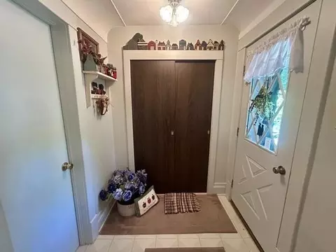 Entry Way - 300 W Maple, Gladwin, MI 48624 photo 1 of 3