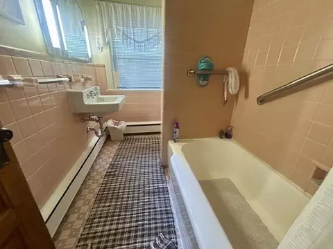 Bath - 300 W Maple, Gladwin, MI 48624 photo 2 of 4