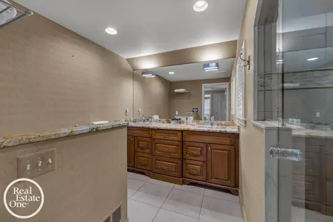 Bath - 90 Colonial, Grosse Pointe Shores, MI 48236 photo 3 of 3