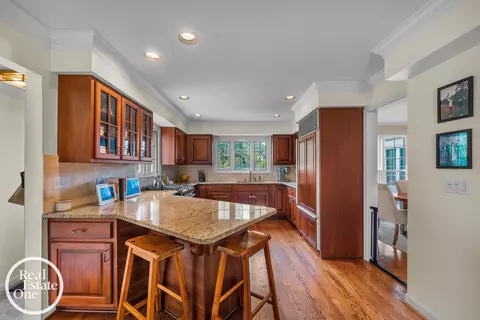 Kitchen - 90 Colonial, Grosse Pointe Shores, MI 48236 photo 2 of 3