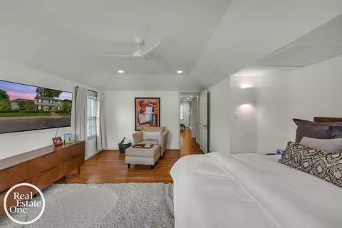 Bedroom - 90 Colonial, Grosse Pointe Shores, MI 48236 photo 6 of 6
