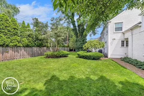Exterior - 90 Colonial, Grosse Pointe Shores, MI 48236 photo 3 of 3