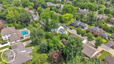 View/Area - 90 Colonial, Grosse Pointe Shores, MI 48236 photo 1 of 4