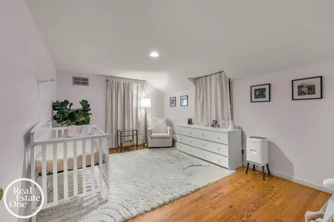 Bedroom - 90 Colonial, Grosse Pointe Shores, MI 48236 photo 2 of 6