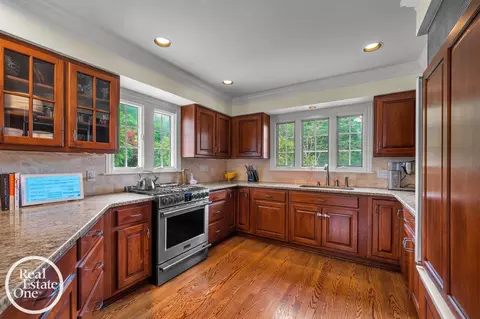 Kitchen - 90 Colonial, Grosse Pointe Shores, MI 48236 photo 1 of 3