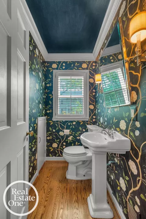 Bath - 90 Colonial, Grosse Pointe Shores, MI 48236 photo 1 of 3