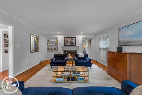 Living - 90 Colonial, Grosse Pointe Shores, MI 48236 photo 2 of 5