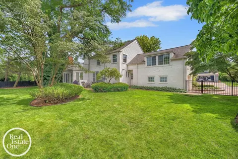 Exterior - 90 Colonial, Grosse Pointe Shores, MI 48236 photo 1 of 3