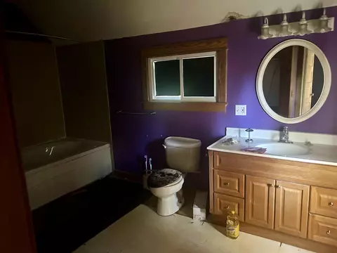 Bath - 420 E Cedar, Standish, MI 48658 photo 1 of 1