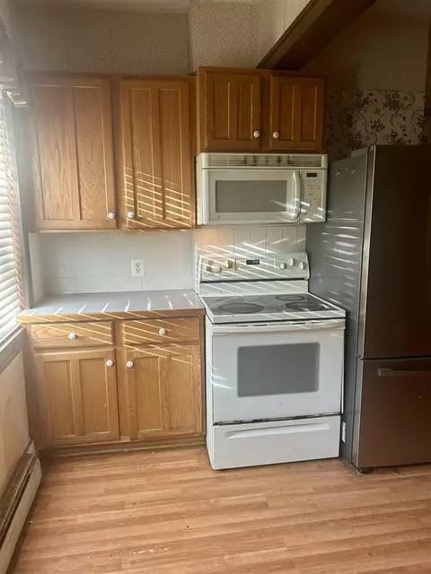 Kitchen - 420 E Cedar, Standish, MI 48658 photo 2 of 2