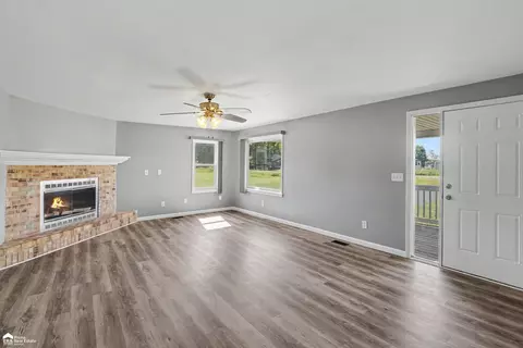 Living - 2127 E Wilson, Clio, MI 48420 photo 2 of 4