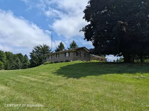 2995 Lyons, Owosso, MI 48867 photo 2