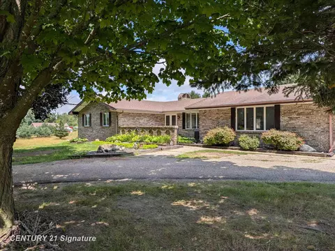 2995 Lyons, Owosso, MI 48867