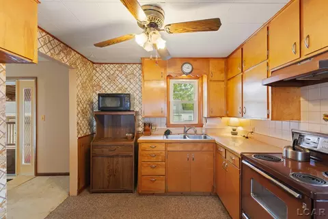 Kitchen - 6565 Winter, Addison, MI 49220 photo 2 of 6