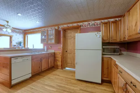 Kitchen - 1945 Saint Clair Blvd, Algonac, MI 48001 photo 4 of 4