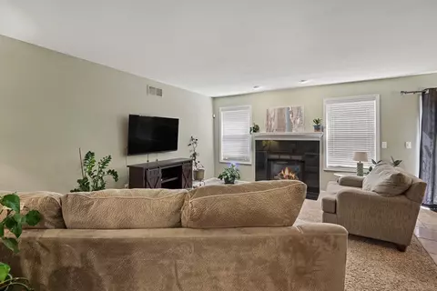 Living - 45658 Rathmore, Macomb, MI 48044 photo 3 of 3