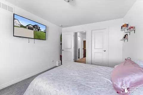 Bedroom - 26835 Celtic, Flat Rock, MI 48134 photo 6 of 8