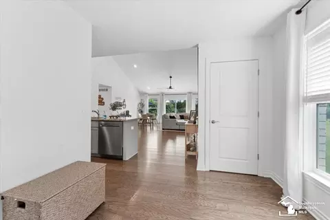 Entry Way - 26835 Celtic, Flat Rock, MI 48134 photo 2 of 10