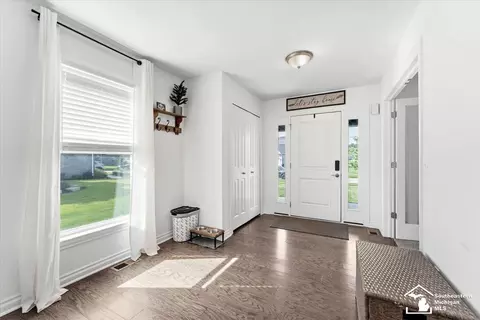Entry Way - 26835 Celtic, Flat Rock, MI 48134 photo 1 of 10