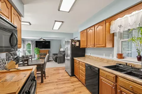 Kitchen - 12933 Gera, Birch Run, MI 48415 photo 2 of 2