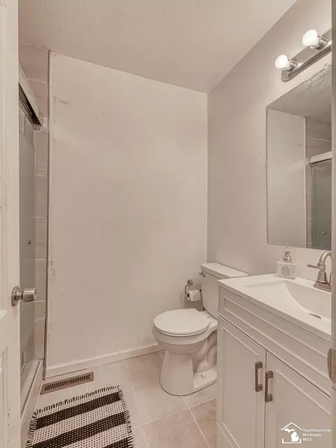 Bath - 7299 Rumford, Temperance, MI 48182 photo 2 of 5