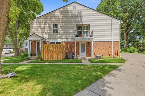 24746 Meadow Crk, Harrison Township, MI 48045