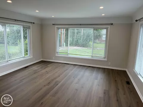 1072 S Brys, Grosse Pointe Woods, MI 48236 photo 6