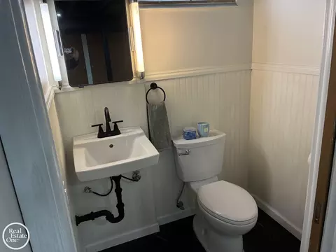 1072 S Brys, Grosse Pointe Woods, MI 48236 photo 23