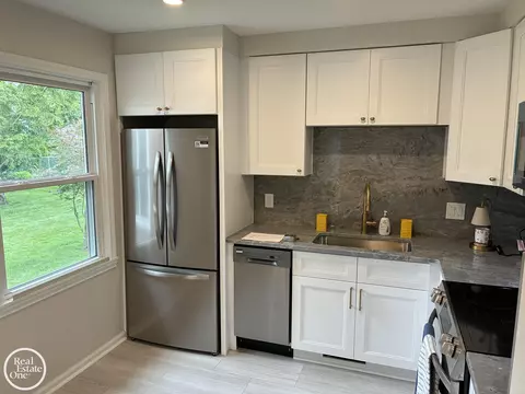 1072 S Brys, Grosse Pointe Woods, MI 48236 photo 8