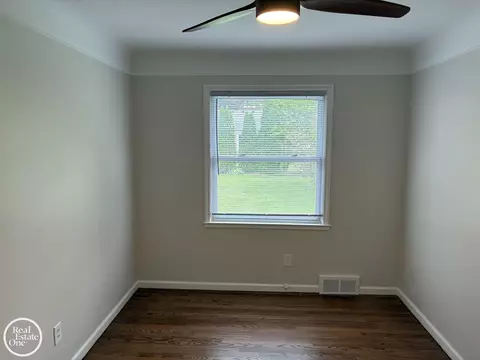 1072 S Brys, Grosse Pointe Woods, MI 48236 photo 14
