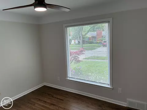 1072 S Brys, Grosse Pointe Woods, MI 48236 photo 10