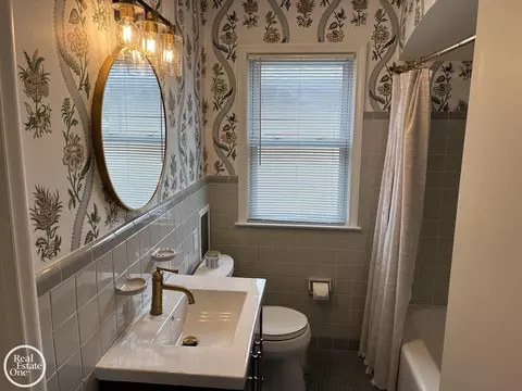 1072 S Brys, Grosse Pointe Woods, MI 48236 photo 16