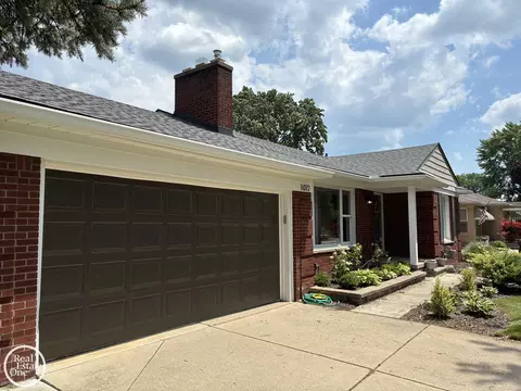 1072 S Brys, Grosse Pointe Woods, MI 48236 photo 3