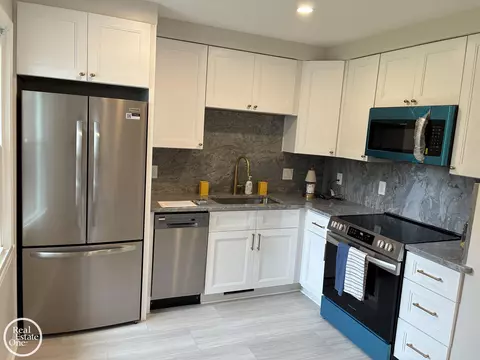 1072 S Brys, Grosse Pointe Woods, MI 48236 photo 9