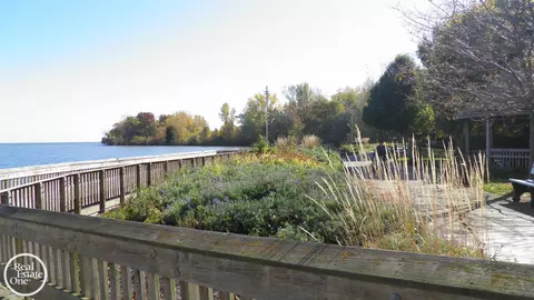1072 S Brys, Grosse Pointe Woods, MI 48236 photo 31