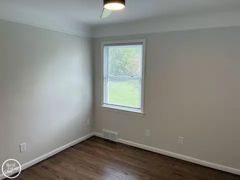 1072 S Brys, Grosse Pointe Woods, MI 48236 photo 12