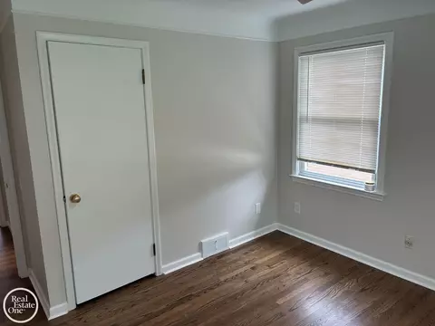 1072 S Brys, Grosse Pointe Woods, MI 48236 photo 11